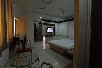Jal Sagar Hotell Vadodara Exteriör bild
