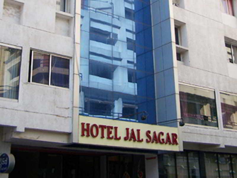 Jal Sagar Hotell Vadodara Exteriör bild