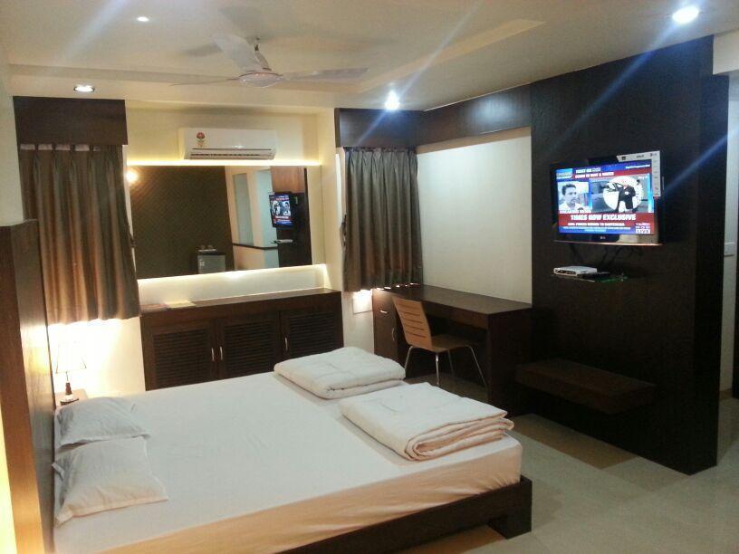 Jal Sagar Hotell Vadodara Exteriör bild