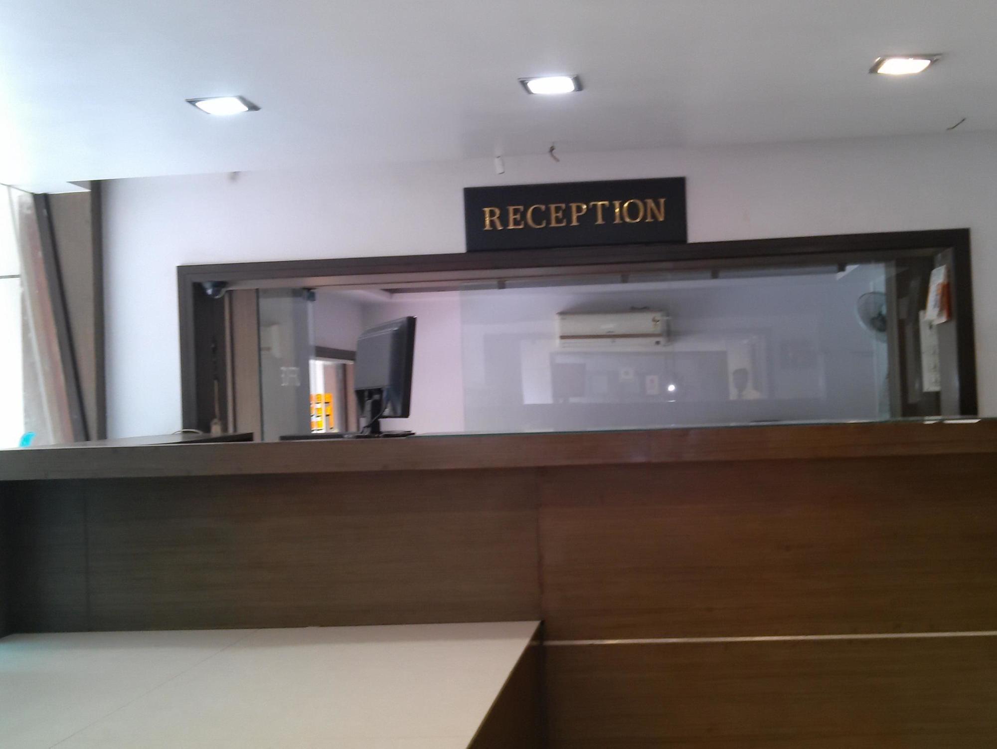 Jal Sagar Hotell Vadodara Exteriör bild