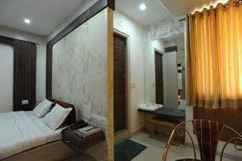 Jal Sagar Hotell Vadodara Exteriör bild
